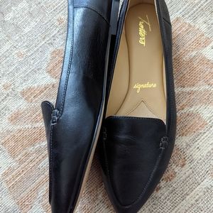 Flats Loafers black leather, size 10 never worn